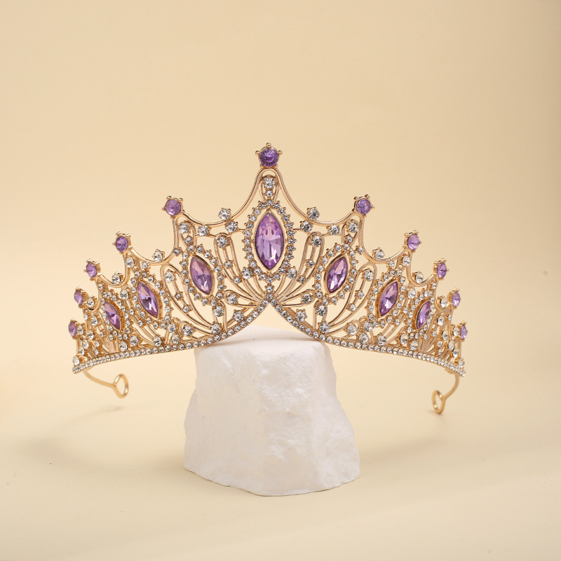 Vjenčana tiara (Materijal: Legura; Oblik: ženska kruna; Tehnika obrade: dijamant; Vrsta kristala: kristal; Izlazak: proljeće 2025)