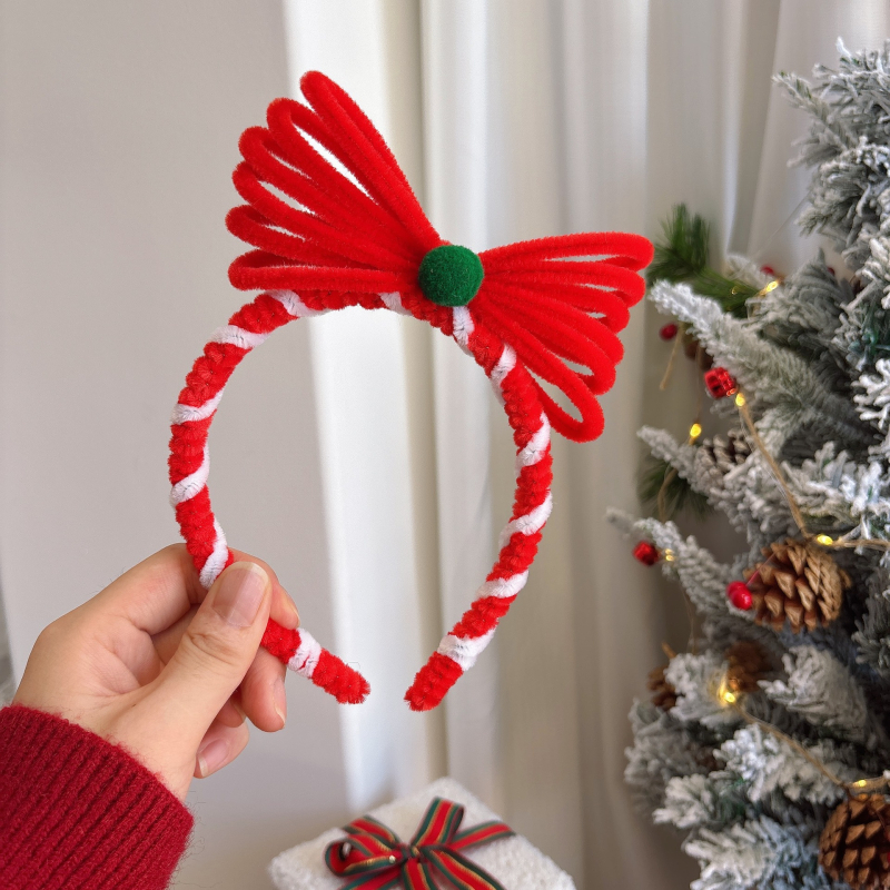 Galvas lente (plastmasas materiāls; roku darīts; karikatūras stils; svaigs un salds; rudens 2025)