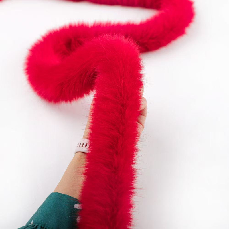 Puhasti pojas za struk s perlicama, uskog profila (<2 cm), kopčanje vezivanjem, plastična kopča, ručno izrađene perlice (Materijal: Drugo; Zatvaranje: Vezivanje; Širina: Uska; Spona: Plastika; Tehnika: Ručno izrađene perlice)