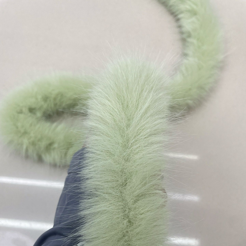 Puhasti pojas za struk s perlicama, uskog profila (<2 cm), kopčanje vezivanjem, plastična kopča, ručno izrađene perlice (Materijal: Drugo; Zatvaranje: Vezivanje; Širina: Uska; Spona: Plastika; Tehnika: Ručno izrađene perlice)