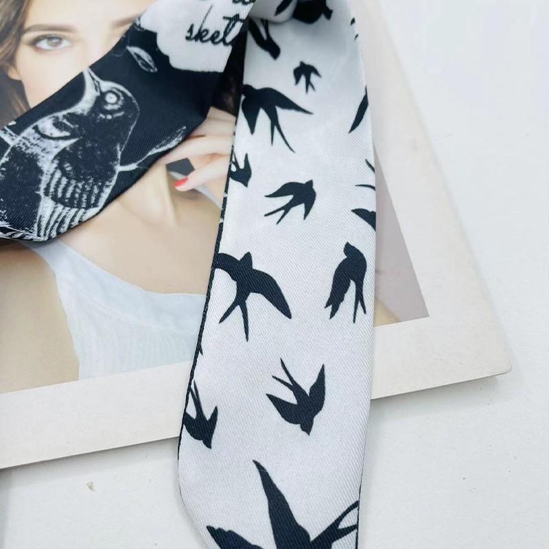 Centură lanț pentru pantaloni cu lanț metalic și eșarfă de mătase – cataramă din aliaj, închidere automată, material principal: mătase