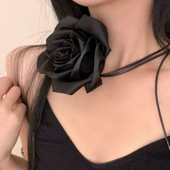 Waist chain za žene, retro stil, satenski detalji s ružom, svestrani modni dodatak za haljinu, materijal: tkanina (Jesen 2024)