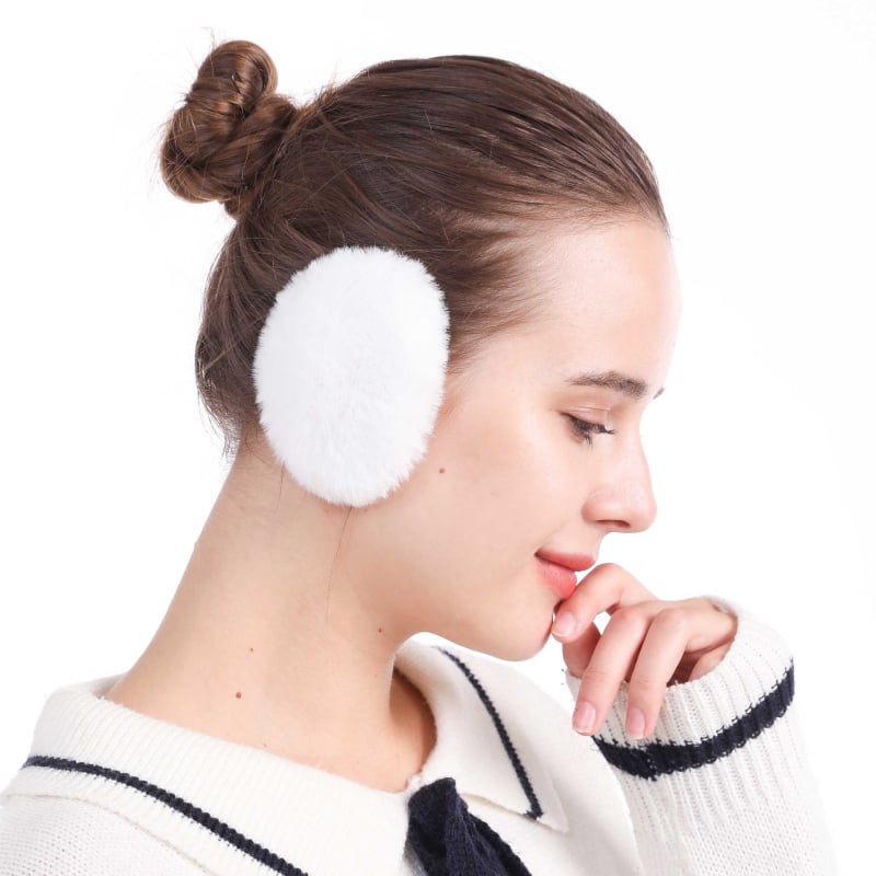 Vienā auss siltināti ausu aizsargi no trušu kažokādas, pūkaini, silti un pretvēja