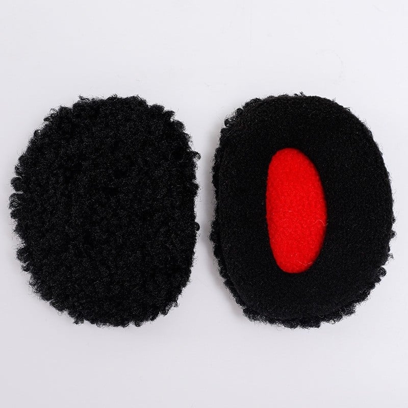 Vienā auss siltināti ausu aizsargi no trušu kažokādas, pūkaini, silti un pretvēja