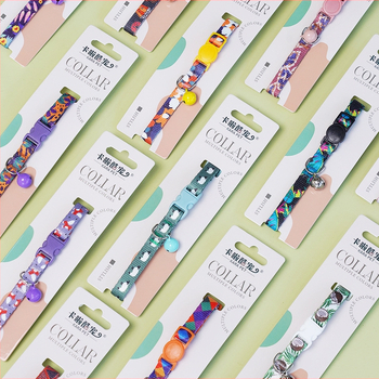 Colier pentru pisici cu clopoțel și papion, design gât-scarf, cataramă de siguranță anti-sufocare, poliester