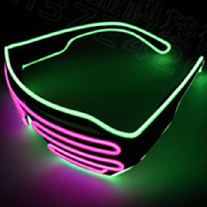 Bevieliai šviesūs akiniai – rekvizitas vakarėliams; Medžiaga: plastikas; Maitinimas: 2x1.5V AAA arba 2x7 baterijos (be baterijų); Logotipo spauda: įmanoma; Gamyba: pusiau rankinis ir pusiau mechaninis