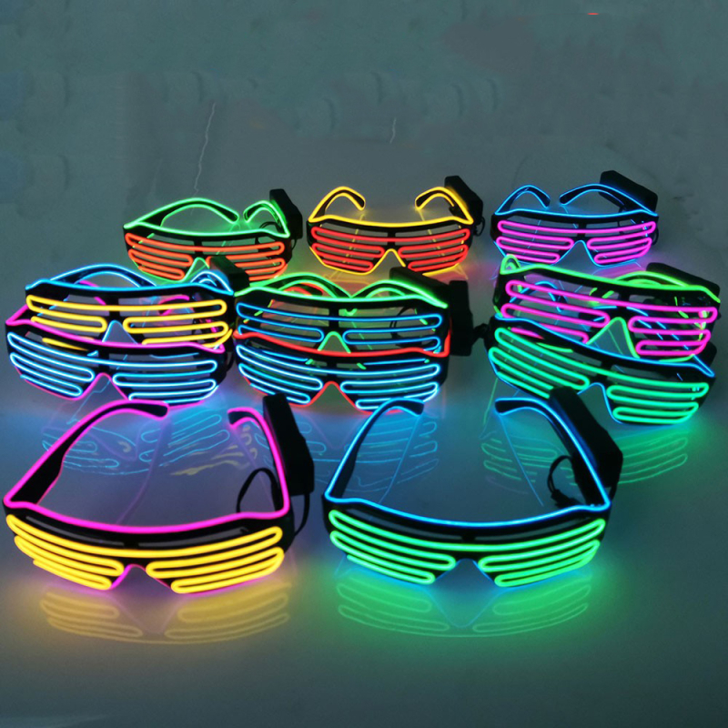 Bevieliai šviesūs akiniai – rekvizitas vakarėliams; Medžiaga: plastikas; Maitinimas: 2x1.5V AAA arba 2x7 baterijos (be baterijų); Logotipo spauda: įmanoma; Gamyba: pusiau rankinis ir pusiau mechaninis