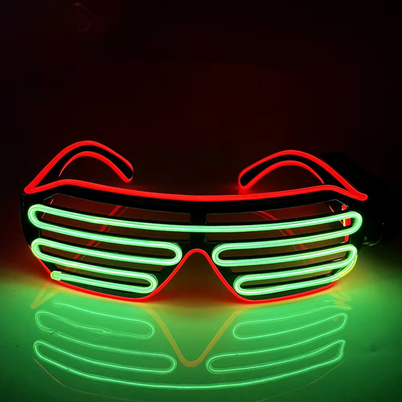 Bevieliai šviesūs akiniai – rekvizitas vakarėliams; Medžiaga: plastikas; Maitinimas: 2x1.5V AAA arba 2x7 baterijos (be baterijų); Logotipo spauda: įmanoma; Gamyba: pusiau rankinis ir pusiau mechaninis