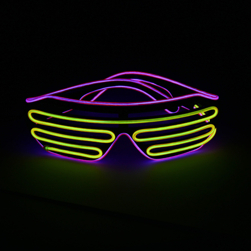 Bevieliai šviesūs akiniai – rekvizitas vakarėliams; Medžiaga: plastikas; Maitinimas: 2x1.5V AAA arba 2x7 baterijos (be baterijų); Logotipo spauda: įmanoma; Gamyba: pusiau rankinis ir pusiau mechaninis