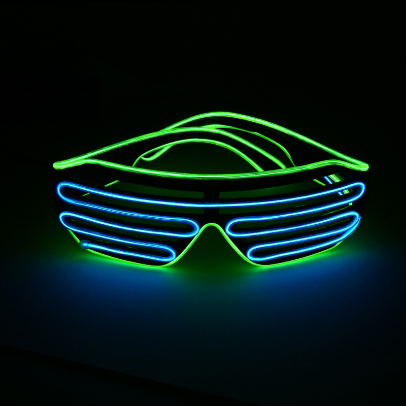 Bevieliai šviesūs akiniai – rekvizitas vakarėliams; Medžiaga: plastikas; Maitinimas: 2x1.5V AAA arba 2x7 baterijos (be baterijų); Logotipo spauda: įmanoma; Gamyba: pusiau rankinis ir pusiau mechaninis