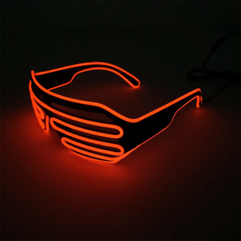 Bevieliai šviesūs akiniai – rekvizitas vakarėliams; Medžiaga: plastikas; Maitinimas: 2x1.5V AAA arba 2x7 baterijos (be baterijų); Logotipo spauda: įmanoma; Gamyba: pusiau rankinis ir pusiau mechaninis