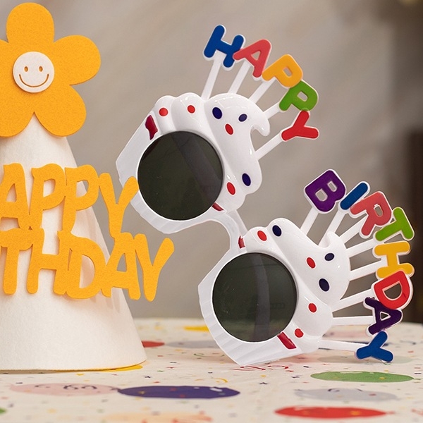 Αξεσουάρ φωτογραφίας για παιδικά γενέθλια: κορώνα, καπέλο τούρτας, κεφαλόδεσμος και γυαλιά (Υλικό: μεταξωτά λουλούδια; Μάρκα: Sound booth; Κατηγορία προϊόντος: αξεσουάρ μακιγιάζ/κοστουμιών; Δώρο: κατάλληλο για επιχειρηματικά δώρα)