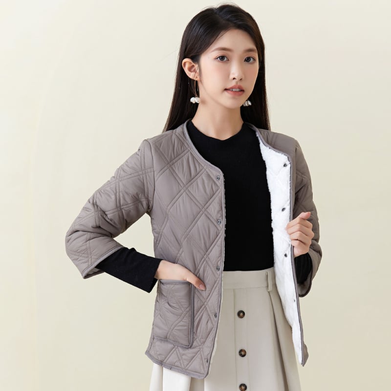 Sieviešu kokvilnas mētelis ar flīsa odere, ārējais neilons, pildījums zīdam līdzīga šķiedra, 3/4 piedurknes