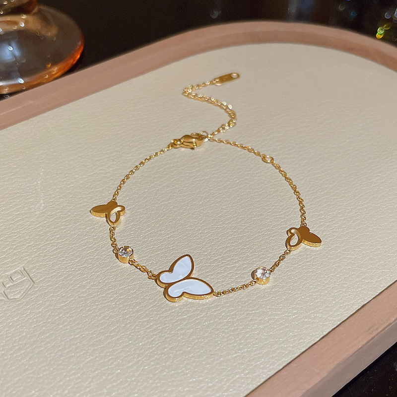 Brățară pentru femei din oțel de titan, cu motiv inimă și fluture — de înaltă clasă, placare electroplată, bijuterii de modă elegante, cadou pentru călătorii