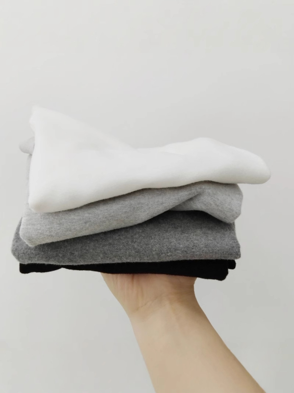 Детски топ с дълги ръкави и стойка яка, минималистичен стил, 95% памук, brushed обработка за мекота, солиден модел, подходящ за зимно-есенна и пролетна носене, за деца над 8 години