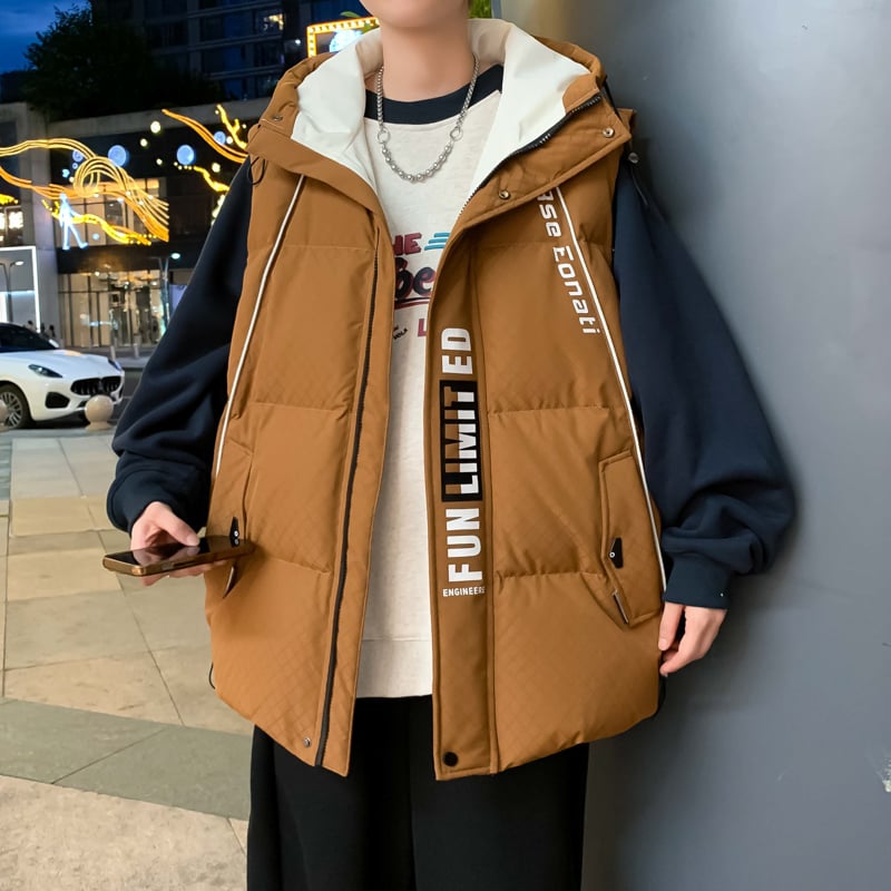 Fiatalos stílusú kapucnis mellény, laza szabás, cipzár, geometriai mintázat, tavasz–ősz