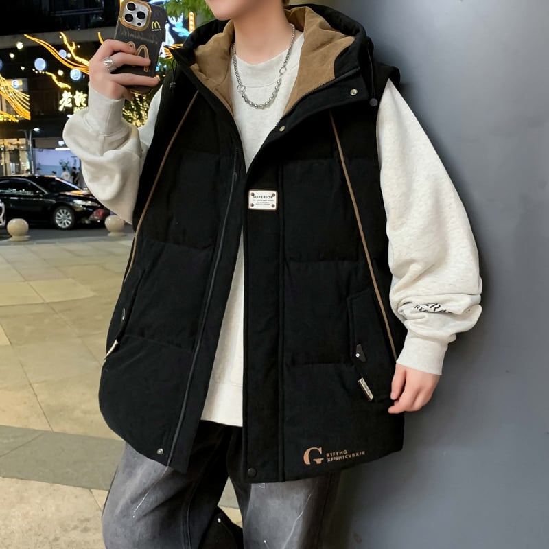 Fiatalos stílusú kapucnis mellény, laza szabás, cipzár, geometriai mintázat, tavasz–ősz