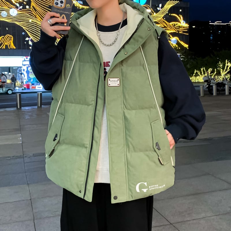 Fiatalos stílusú kapucnis mellény, laza szabás, cipzár, geometriai mintázat, tavasz–ősz