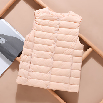 Pūkinė liemenė, lengvas Chenille audinys, baltų ančių pūkų užpildas, siaura silueta, apvali kaklo iškirptė