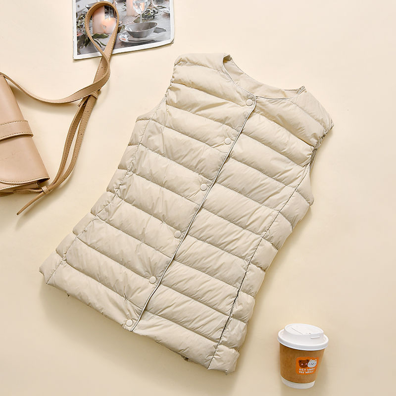 Pūkinė liemenė, lengvas Chenille audinys, baltų ančių pūkų užpildas, siaura silueta, apvali kaklo iškirptė