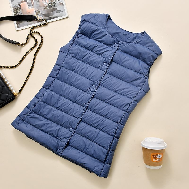 Pūkinė liemenė, lengvas Chenille audinys, baltų ančių pūkų užpildas, siaura silueta, apvali kaklo iškirptė