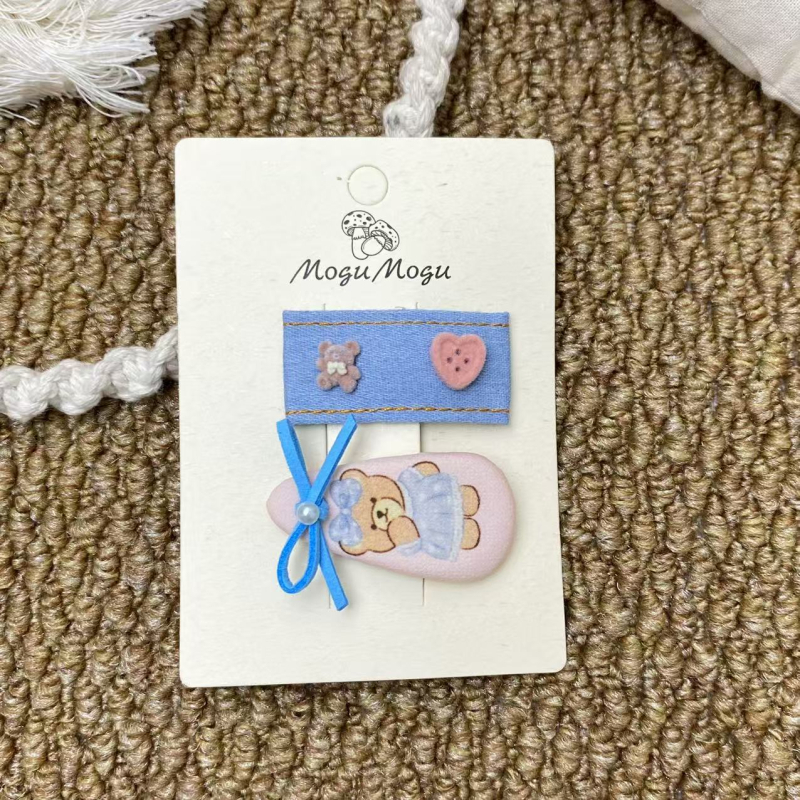 Auduma izšūta matu spraude: mīļš trušis motīvs karainā rakstā, sirds formas klips bērniem — roku darbs, Korejas stils