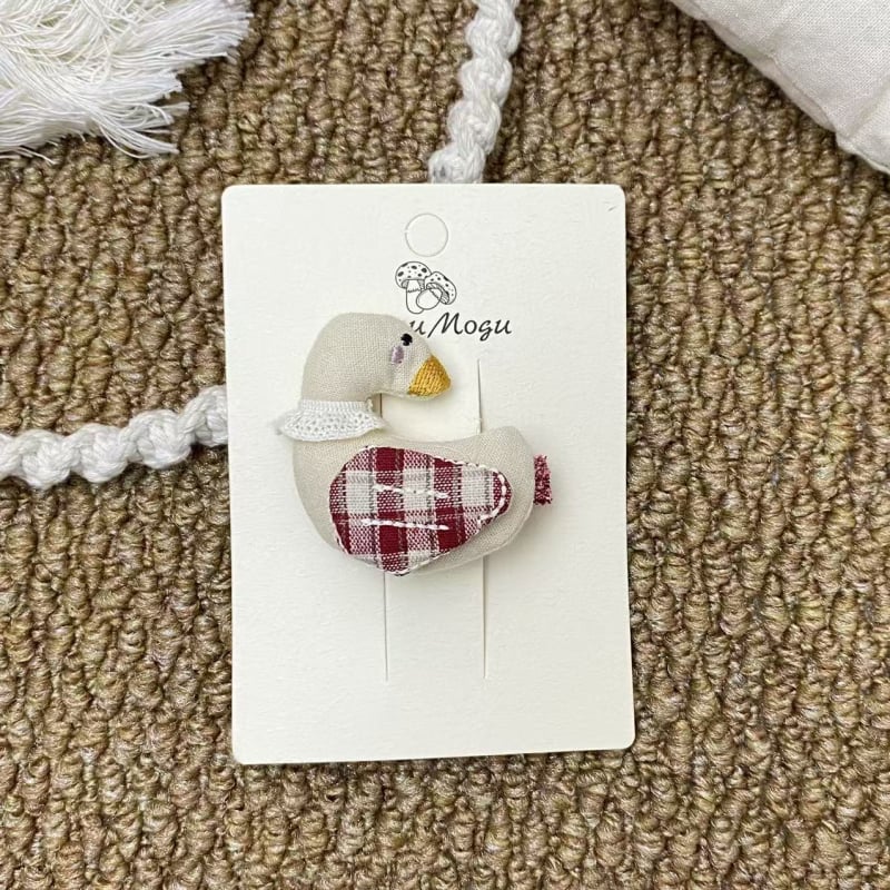 Auduma izšūta matu spraude: mīļš trušis motīvs karainā rakstā, sirds formas klips bērniem — roku darbs, Korejas stils