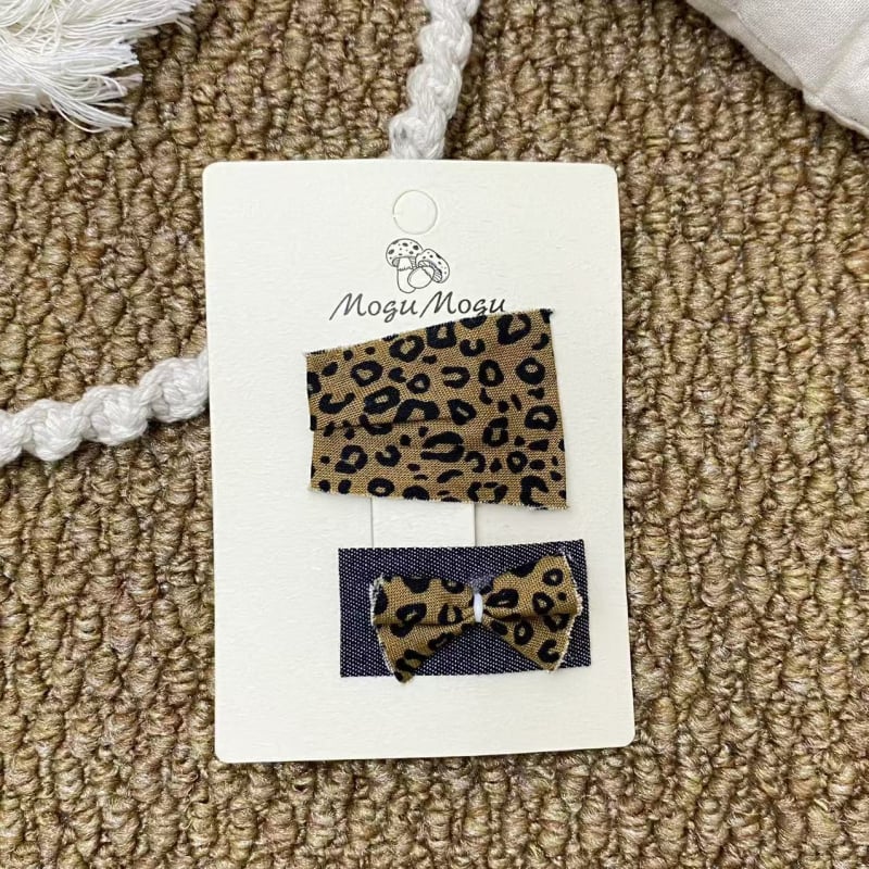 Auduma izšūta matu spraude: mīļš trušis motīvs karainā rakstā, sirds formas klips bērniem — roku darbs, Korejas stils