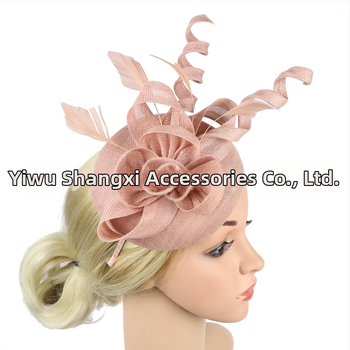 Rokām darināts spirālveida matu aksesuārs no mākslīgās konopes, ar vienas zobu spraudni, līgavām un ballēm