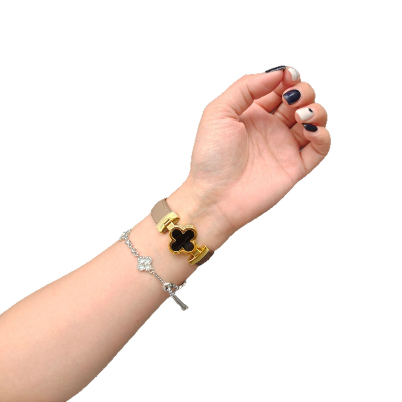 Brățară pentru ceas din piele naturală, cu cataramă magnetică în formă de trifoi cu patru foi, pentru Apple Watch, compatibilă cu modelele 6–11, lățimea conectării 18/20/22 mm, greutate aproximativ 20 g, lansare în 2025