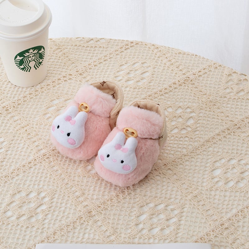 Kūdikių velūro šlepetės - stora vilnos įdėklas, karikatūrinis raštas, sagtis, skirti 1–3 metų vaikams