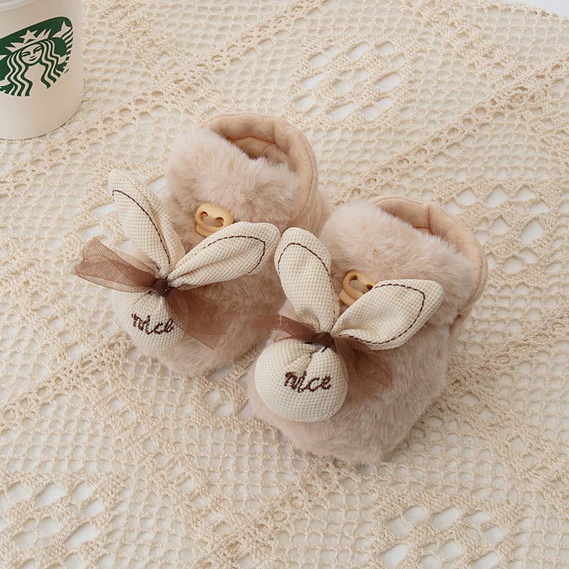 Kūdikių velūro šlepetės - stora vilnos įdėklas, karikatūrinis raštas, sagtis, skirti 1–3 metų vaikams