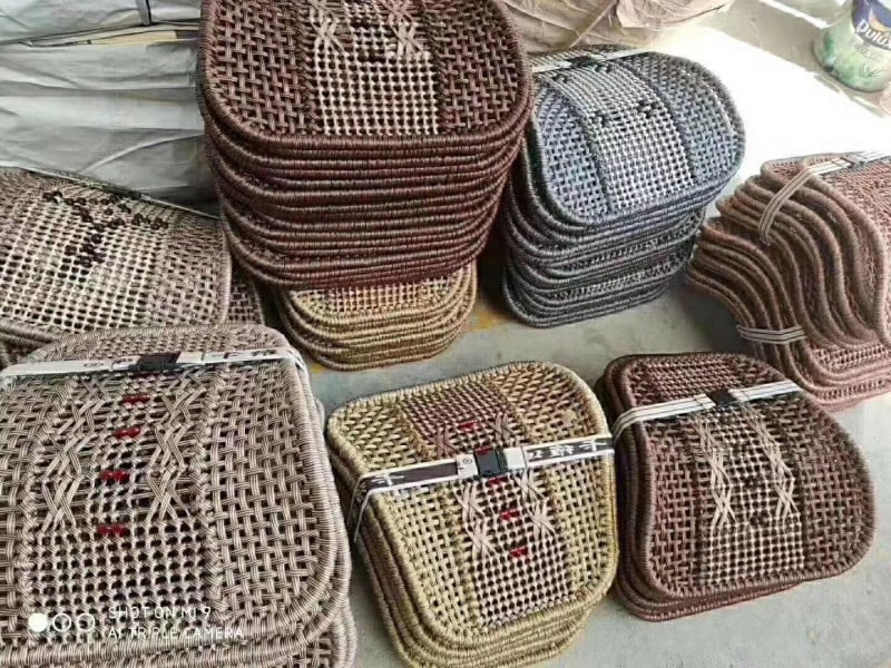 Rankomis austas automobilio juosmens atramos pagalvė, ledinio šilko audinys, medvilnės užpildas, universalus prisitaikymas, visoms sezonoms