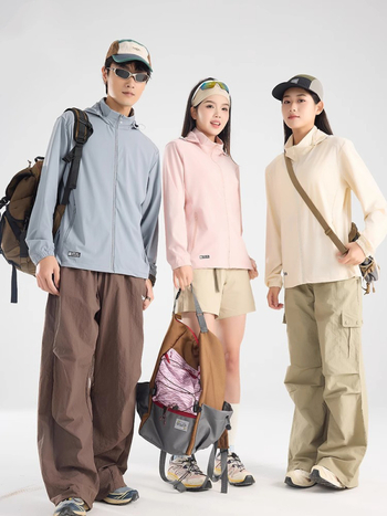 Išorinė vėjo atsparumo striukė su Ice Silk Original Yarn; UPF50+ UV apsauga; lengva, kvėpuojanti, greitai džiūsta; 87% nailonas, 13% spandeksas; su gobtuvu