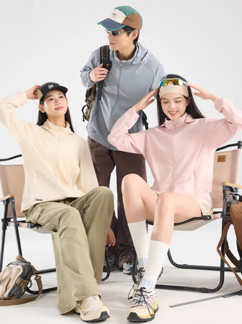 Išorinė vėjo atsparumo striukė su Ice Silk Original Yarn; UPF50+ UV apsauga; lengva, kvėpuojanti, greitai džiūsta; 87% nailonas, 13% spandeksas; su gobtuvu