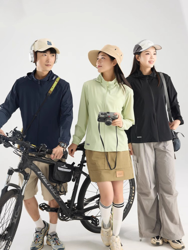 Išorinė vėjo atsparumo striukė su Ice Silk Original Yarn; UPF50+ UV apsauga; lengva, kvėpuojanti, greitai džiūsta; 87% nailonas, 13% spandeksas; su gobtuvu