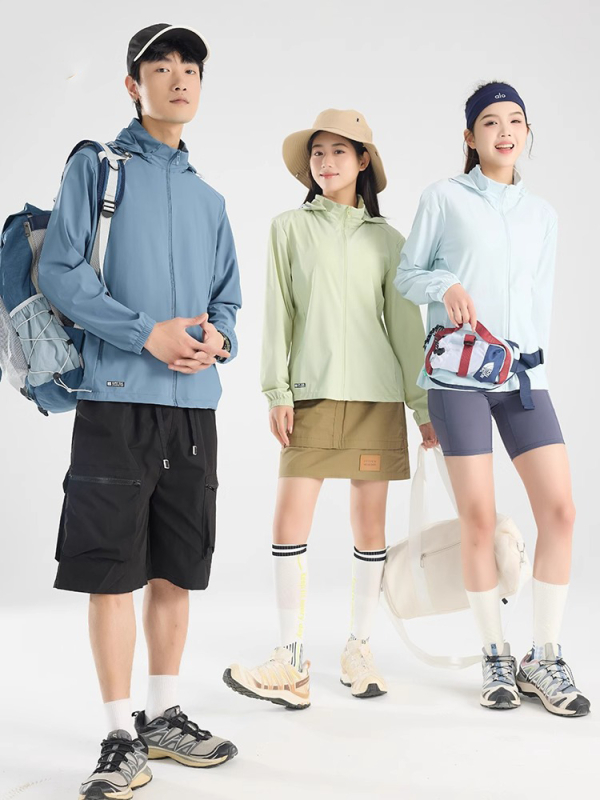 Išorinė vėjo atsparumo striukė su Ice Silk Original Yarn; UPF50+ UV apsauga; lengva, kvėpuojanti, greitai džiūsta; 87% nailonas, 13% spandeksas; su gobtuvu