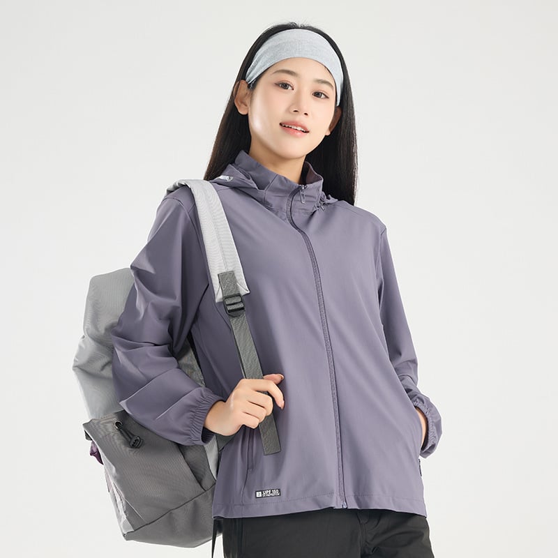 Išorinė vėjo atsparumo striukė su Ice Silk Original Yarn; UPF50+ UV apsauga; lengva, kvėpuojanti, greitai džiūsta; 87% nailonas, 13% spandeksas; su gobtuvu