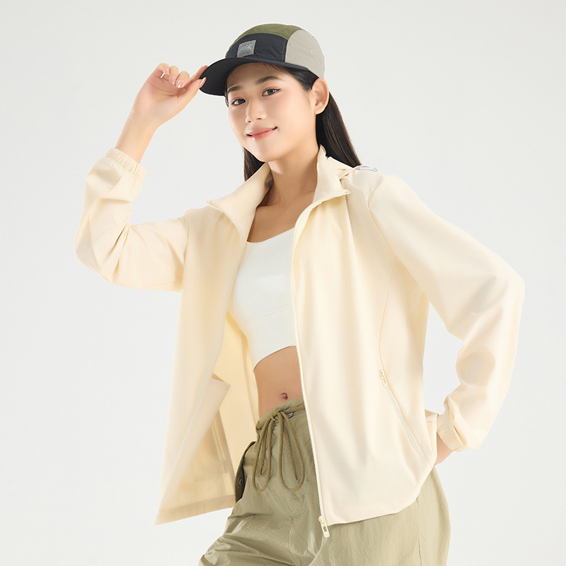 Išorinė vėjo atsparumo striukė su Ice Silk Original Yarn; UPF50+ UV apsauga; lengva, kvėpuojanti, greitai džiūsta; 87% nailonas, 13% spandeksas; su gobtuvu