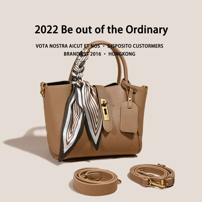 Női kosár alakú tote táska selyem viráganyagból, belső rekesz, mikroszálas műbőr bélés, puha felépítés, tavasz 2025