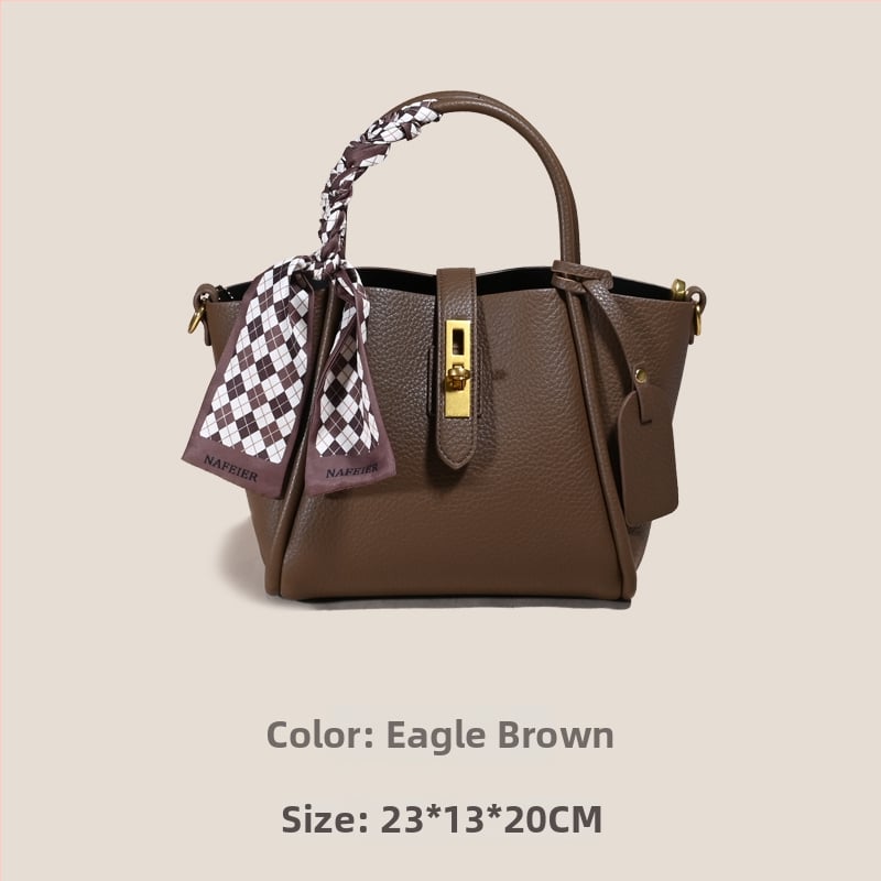 Női kosár alakú tote táska selyem viráganyagból, belső rekesz, mikroszálas műbőr bélés, puha felépítés, tavasz 2025