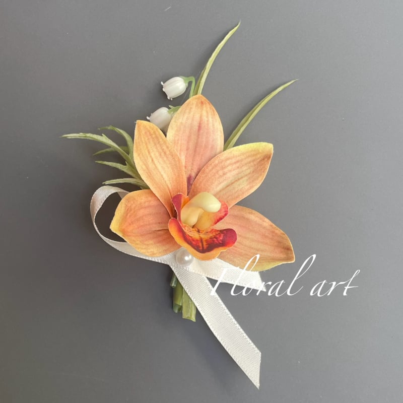 Rokas ziedu korsāde ar tauriņrožu orhideju — kāzu aksesuārs, personīgs dāvinājums, piemērots dzimšanas dienai un Ziemassvētkiem