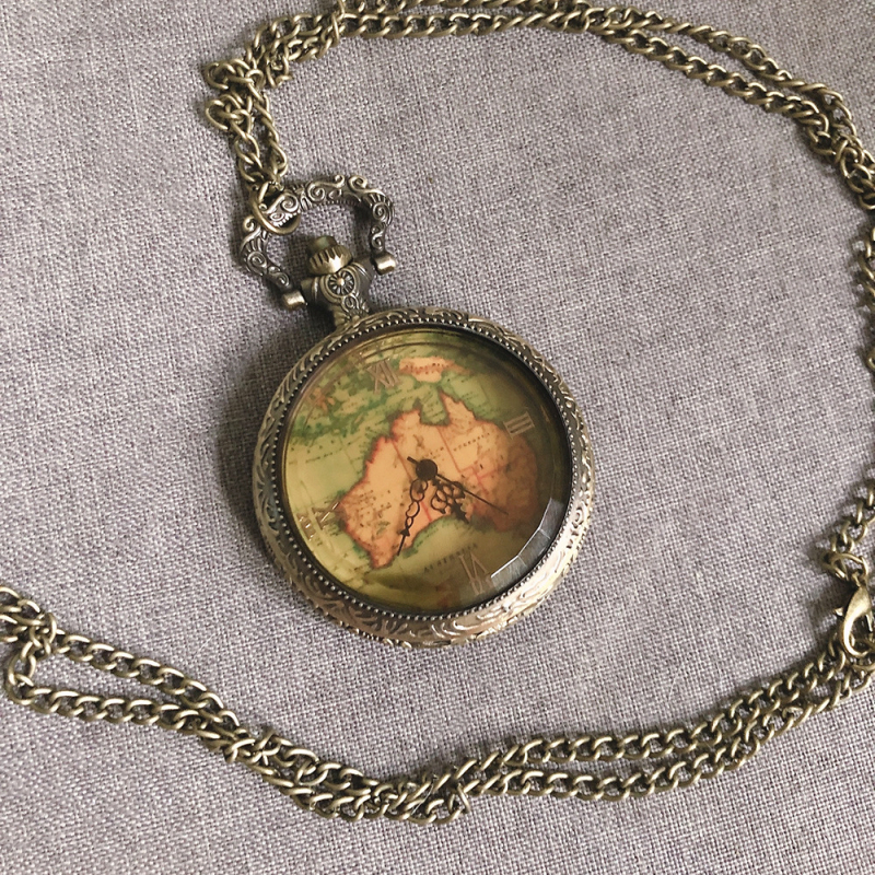 Kabatas pulkstenis ar atveramu vāciņu, retro stilā, kvarta mehānisms, sakausējuma korpuss, kulona dizains, skolēniem un bērniem