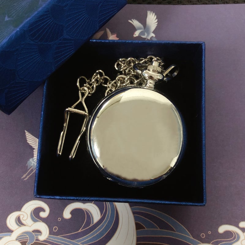 Kabatas pulkstenis ar atveramu vāciņu, retro stilā, kvarta mehānisms, sakausējuma korpuss, kulona dizains, skolēniem un bērniem