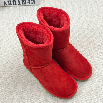 Vidutinio aukščio žieminiai auliniai moterims, karvų oda, dirbtinis kailis viduje, EVA padas, atsparus slydimui.