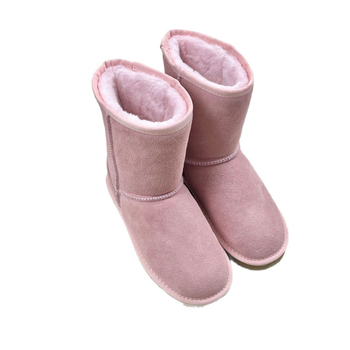 Vidutinio aukščio žieminiai auliniai moterims, karvų oda, dirbtinis kailis viduje, EVA padas, atsparus slydimui.