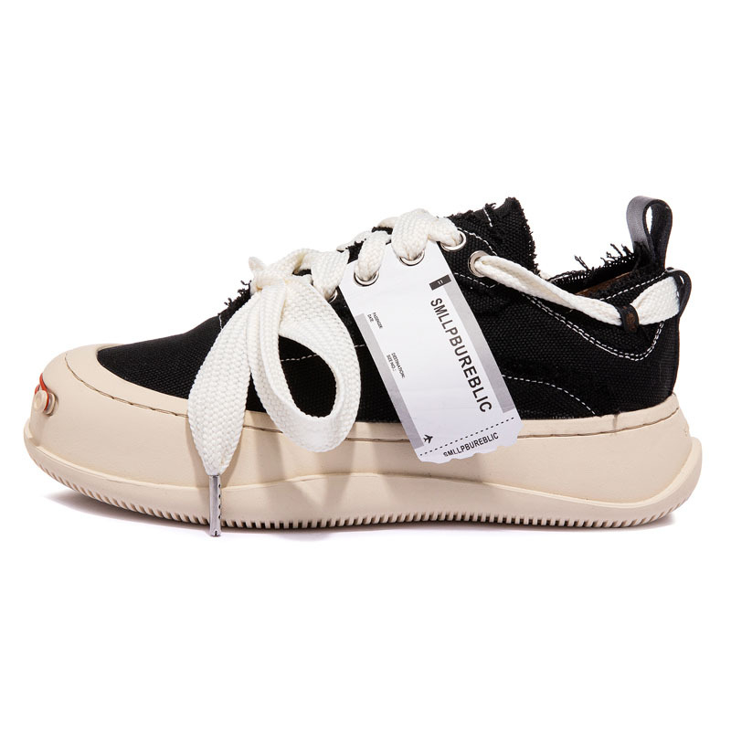 Auduma kedas ar vidēja augstuma augšdaļu, bieza zole, šņorēšana, universāls, ādas iekšpuse