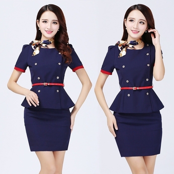 Profesionalus moterų kelnių kostiumas – dviejų dalių komplektas rudens-žiemos. Metai/sezonas: Summer 2023; Audinys: poliesterio pluoštas; Pagrindinė medžiaga: ožkos oda; Rankovės: trečdalio ilgio; Sijono ilgis: vidutinio ilgio.