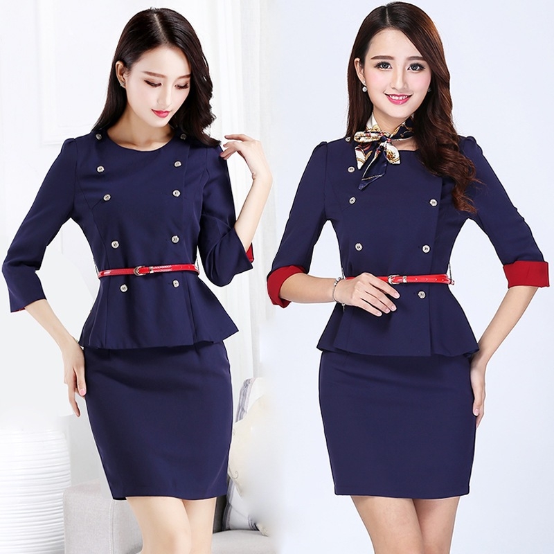 Profesionalus moterų kelnių kostiumas – dviejų dalių komplektas rudens-žiemos. Metai/sezonas: Summer 2023; Audinys: poliesterio pluoštas; Pagrindinė medžiaga: ožkos oda; Rankovės: trečdalio ilgio; Sijono ilgis: vidutinio ilgio.