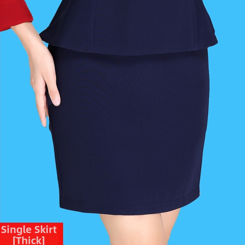 Profesionalus moterų kelnių kostiumas – dviejų dalių komplektas rudens-žiemos. Metai/sezonas: Summer 2023; Audinys: poliesterio pluoštas; Pagrindinė medžiaga: ožkos oda; Rankovės: trečdalio ilgio; Sijono ilgis: vidutinio ilgio.